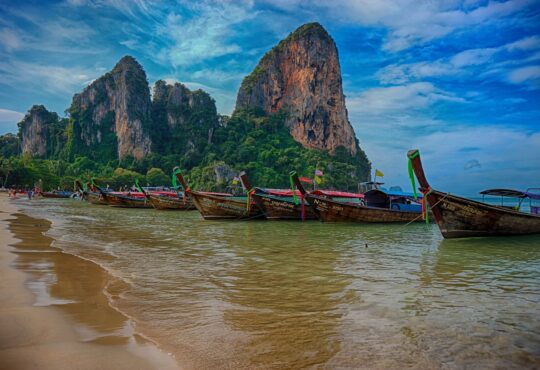 Wie lange fliegt man nach Thailand?